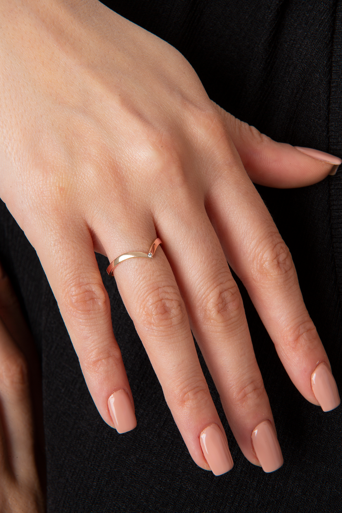 V Midi Ring in Rose Gold - Her Story Shop