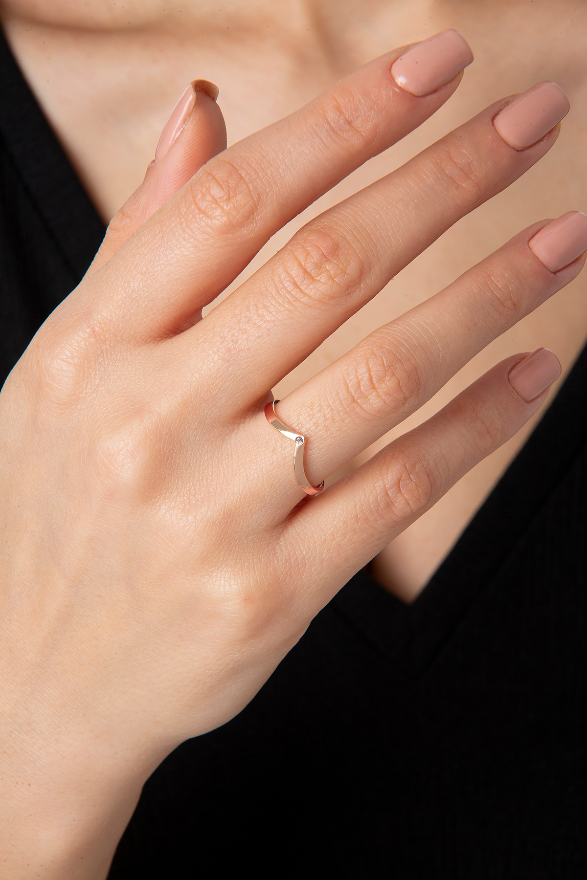 V Midi Ring in Rose Gold - Her Story Shop