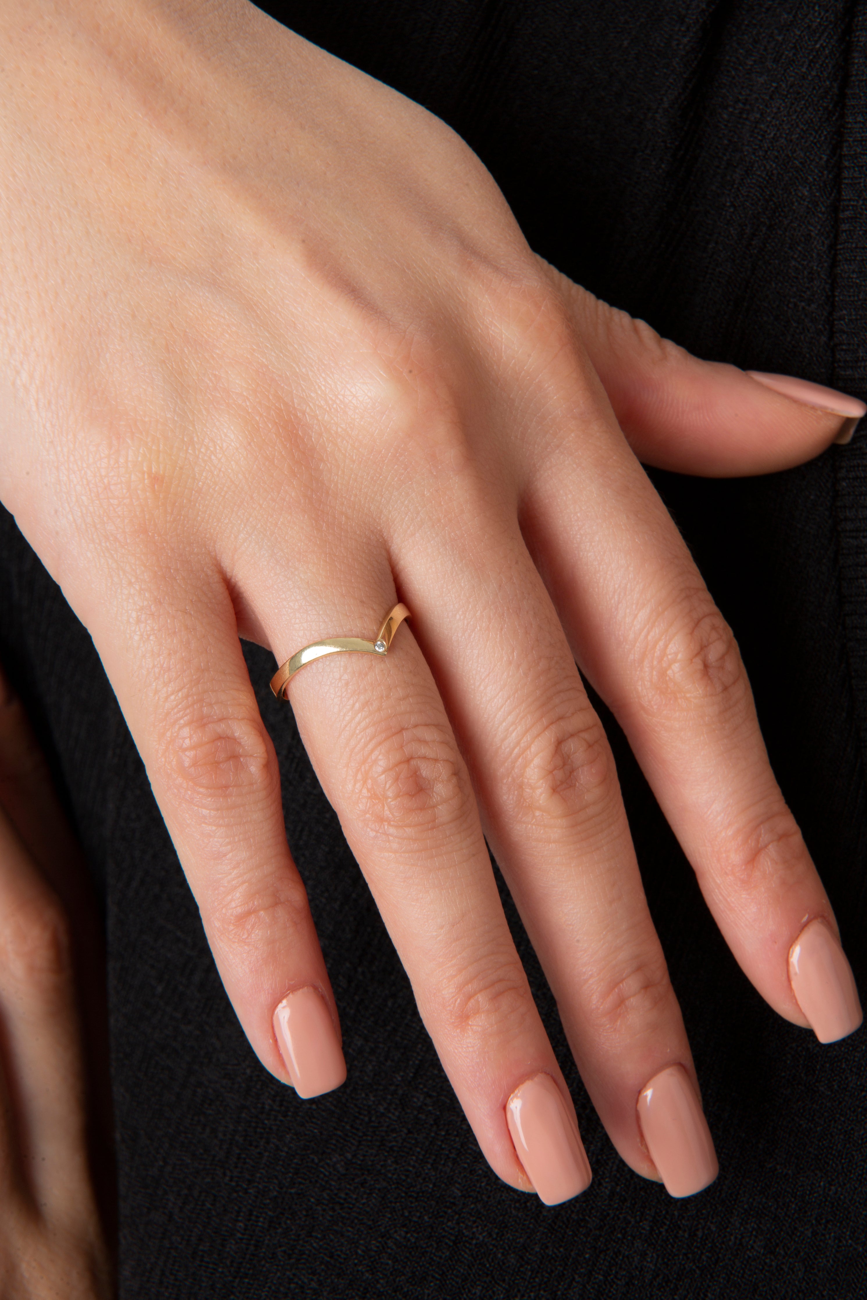V Midi Ring in Yellow Gold - Her Story Shop